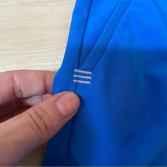 🛍️3/$30 Adidas women’s blue lightweight shorts in size 40 - Picture 7 of 11